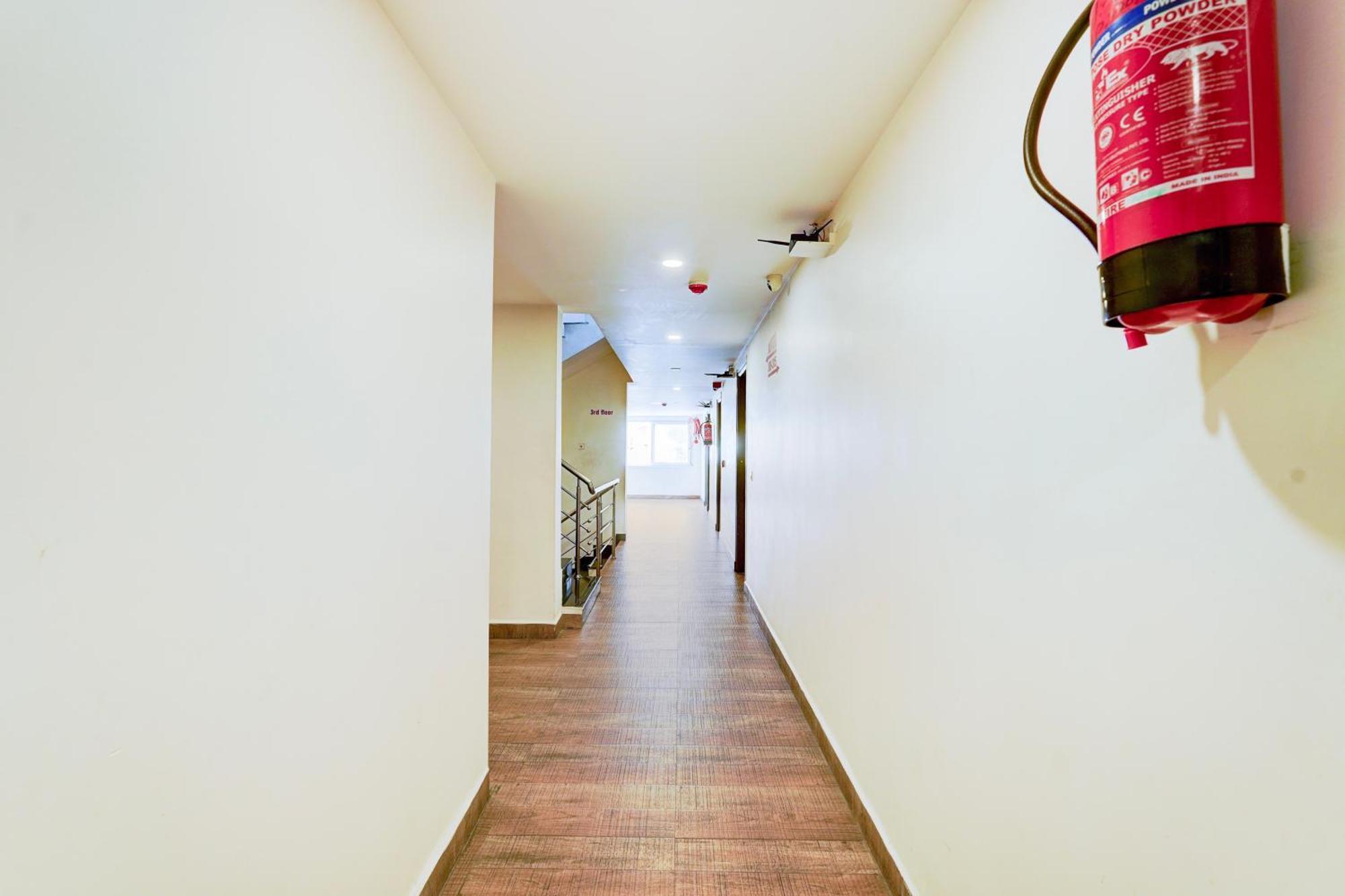 Super Townhouse Tirupati Hotell Eksteriør bilde