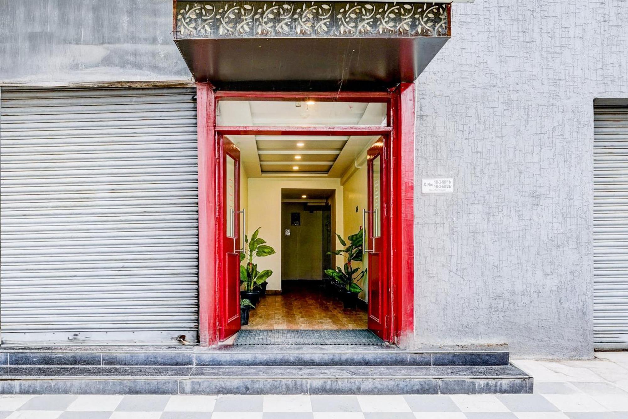 Super Townhouse Tirupati Hotell Eksteriør bilde
